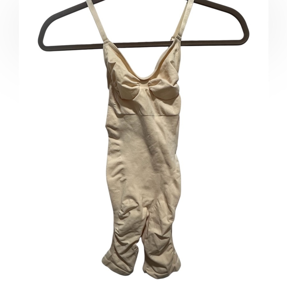 Skims Women's Seamless Sculpt Mid Thigh Bodysuit Sand Size S/M